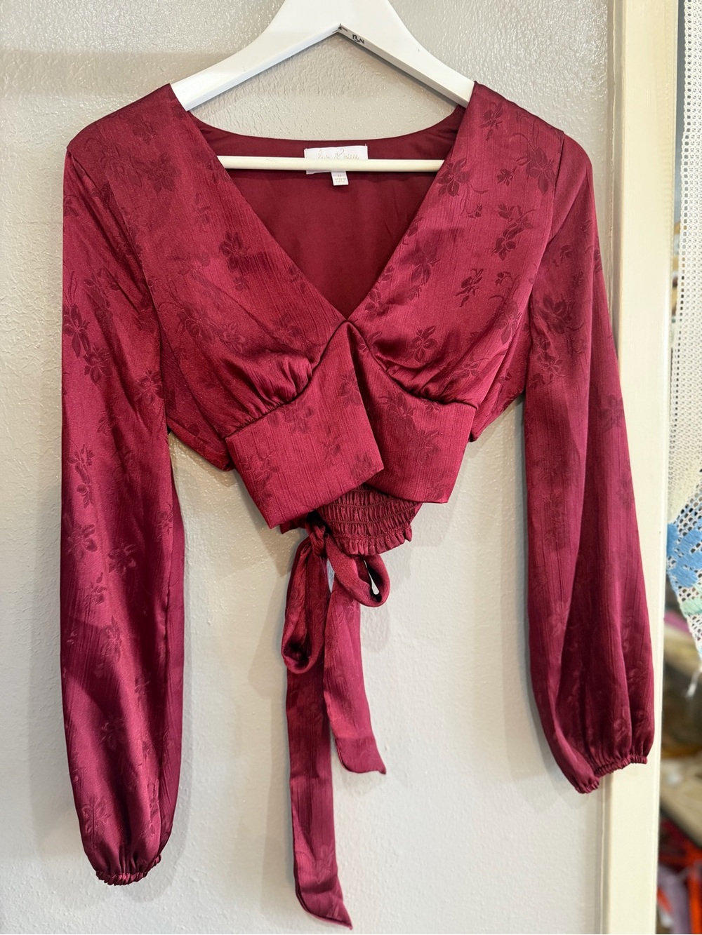 Unknown Brand Women's Burgundy Floral Tie-Front Crop Top